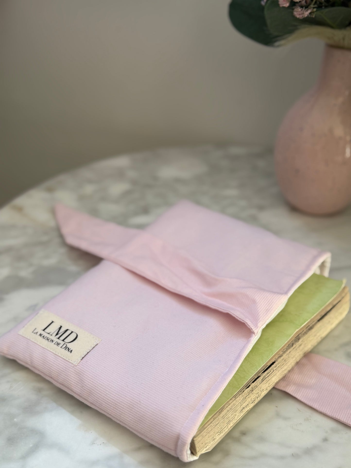 Pochette livre rose poudré
