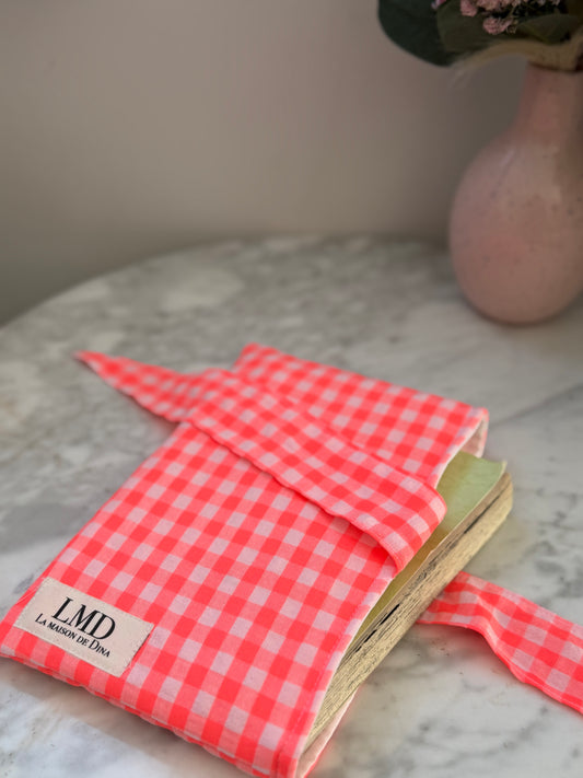Pochette livre vichy corail à nouer – 2 tailles disponibles