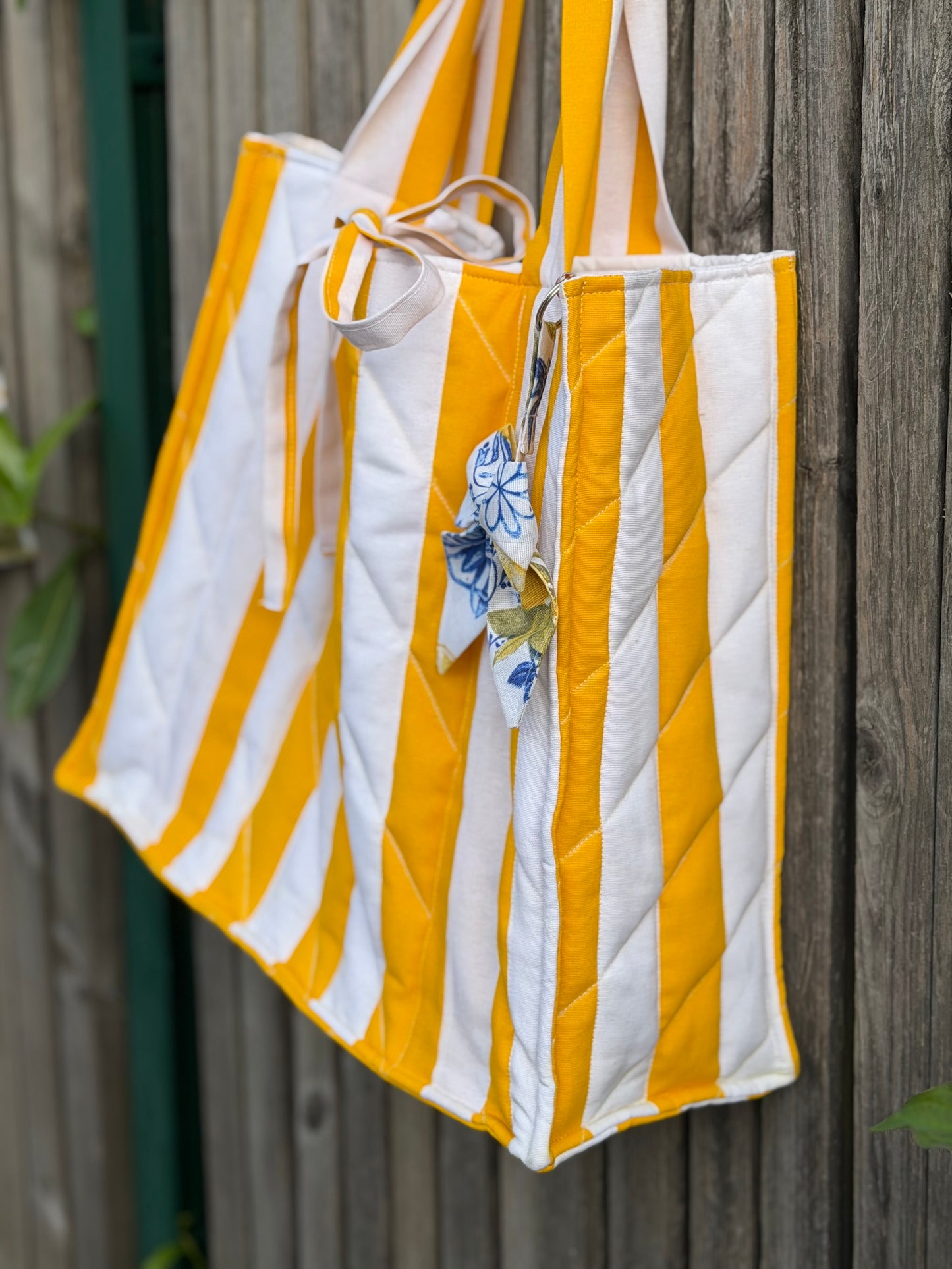 👜 Sac cabas matelassé “LMD – La Maison de Dina” rayure blanc et jaune