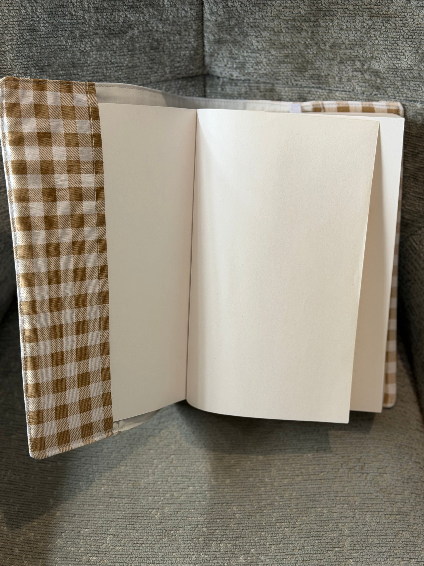 Pochette de Livre en Tissu – LMD | La Maison de Dina