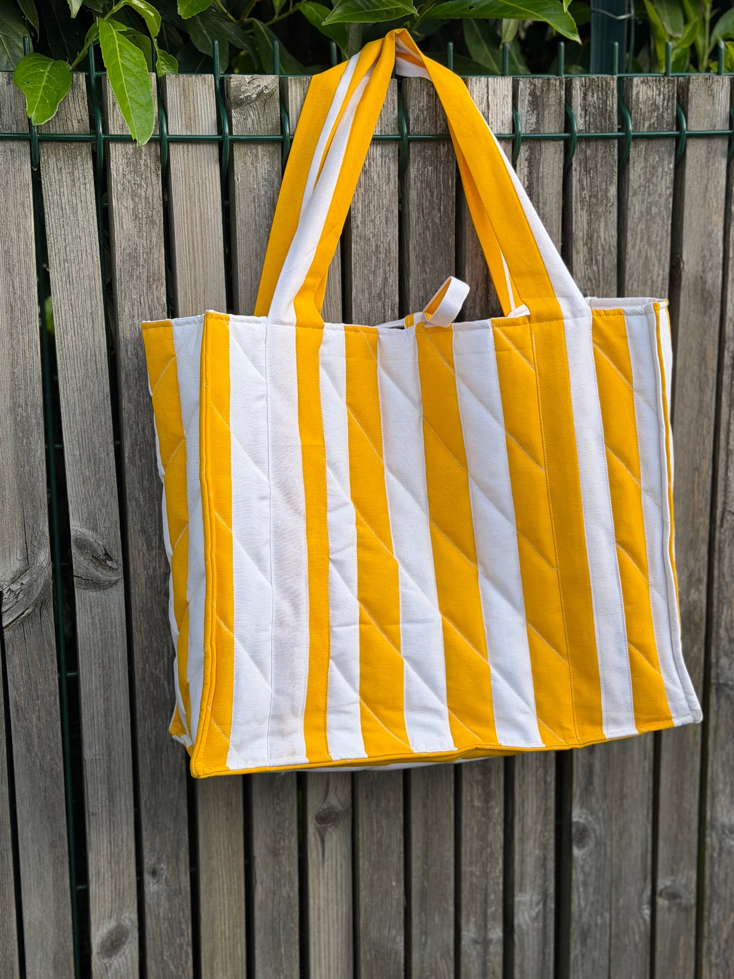 👜 Sac cabas matelassé “LMD – La Maison de Dina” rayure blanc et jaune