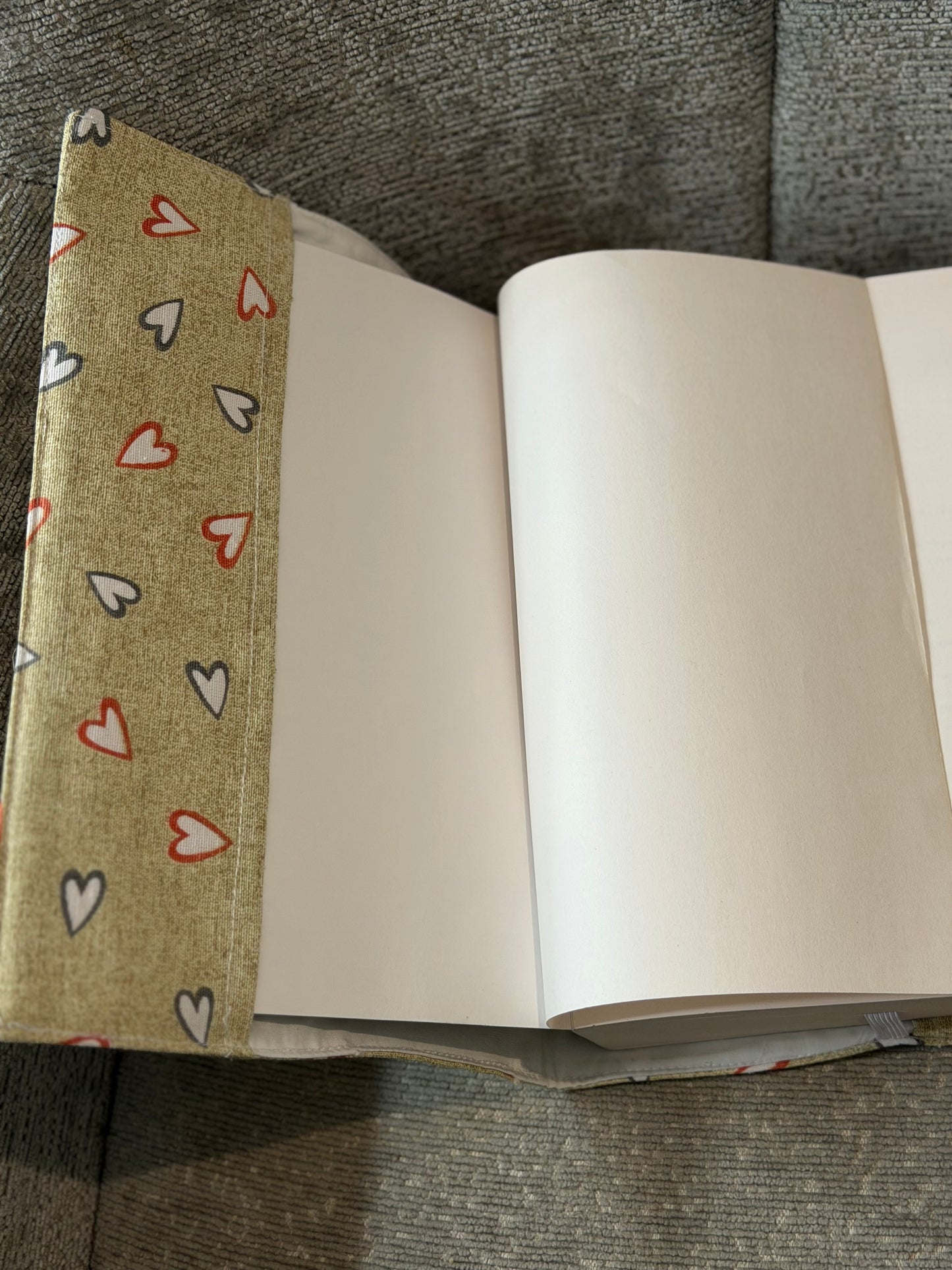 Pochette de Livre en Tissu – LMD | La Maison de Dina