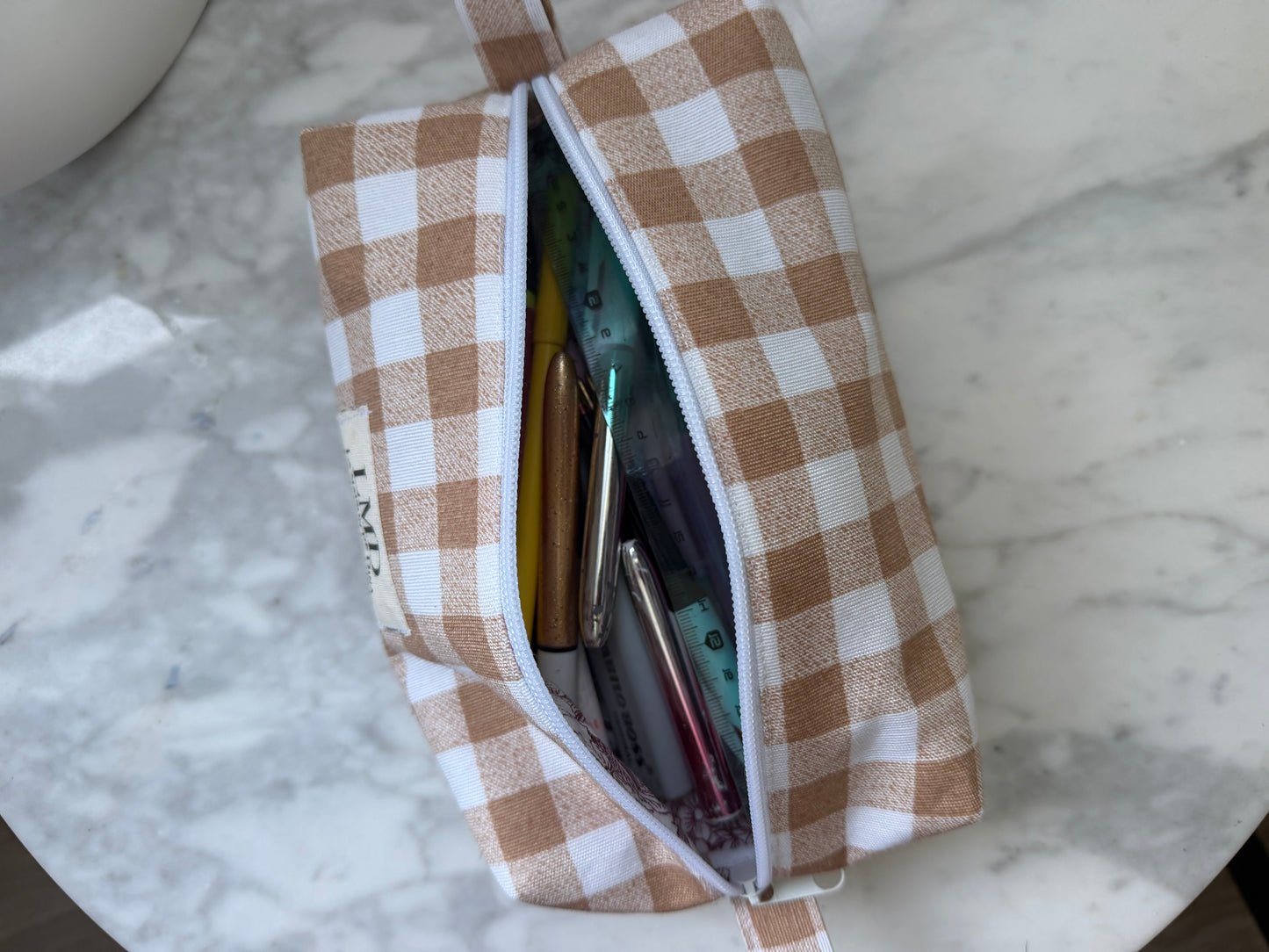 Trousse scolaire « Vichy Caramel » – La Maison de Dina